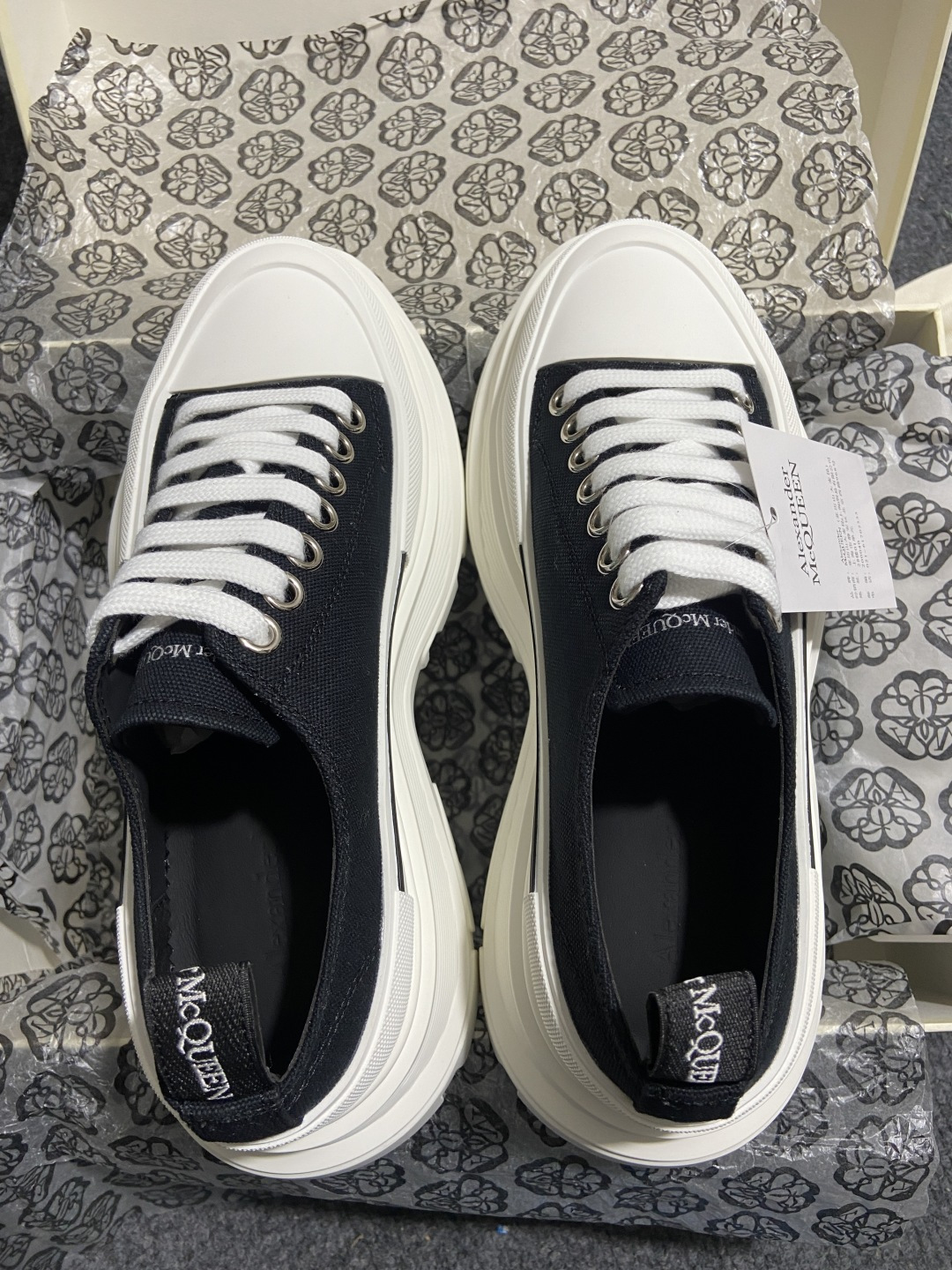 麦昆 尺码:36-45纯原出品-Alexander McQueen 低帮黑白 麦昆松糕帆布鞋 YZ022