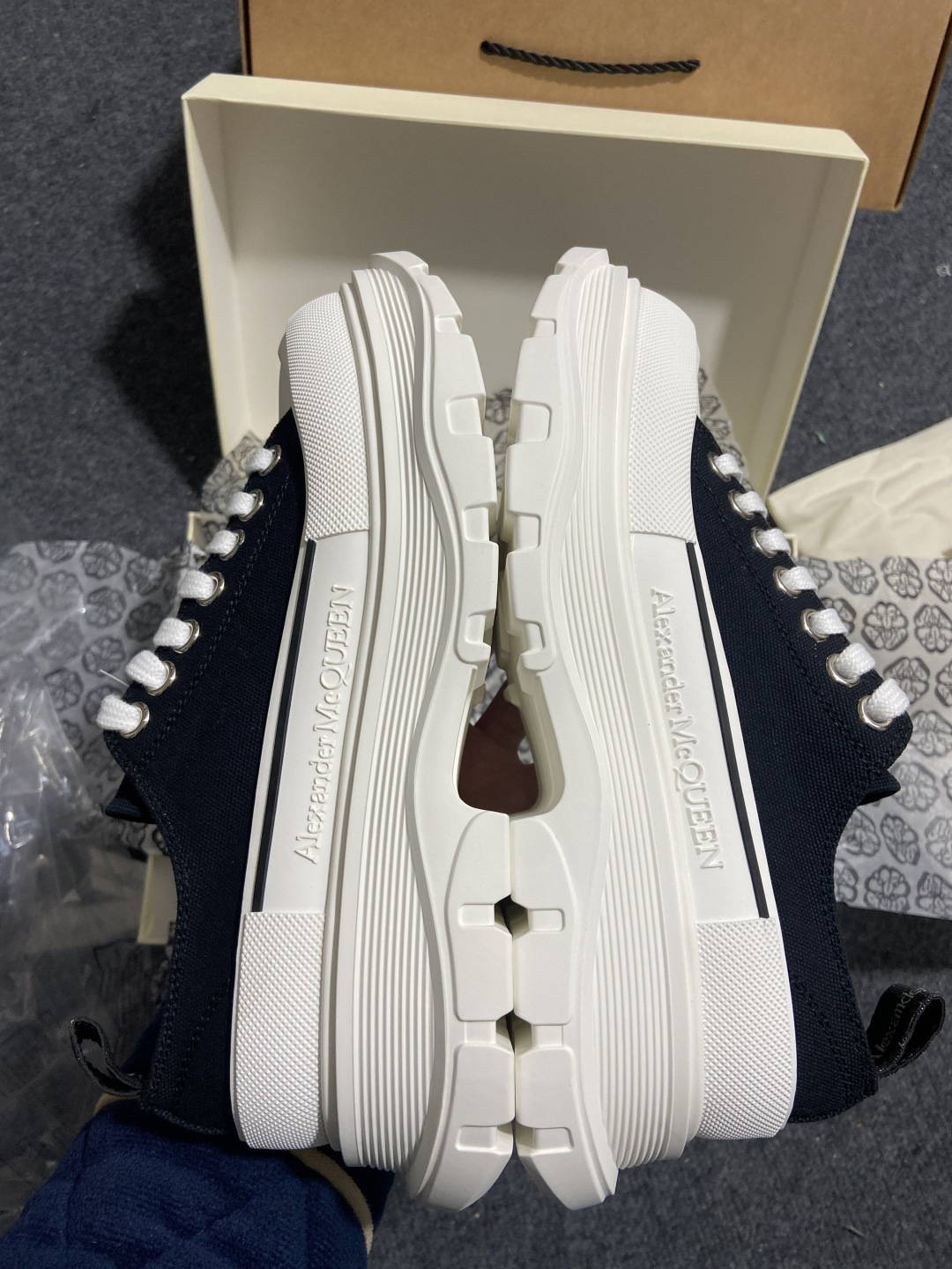 麦昆 尺码:36-45纯原出品-Alexander McQueen 低帮黑白 麦昆松糕帆布鞋 YZ022