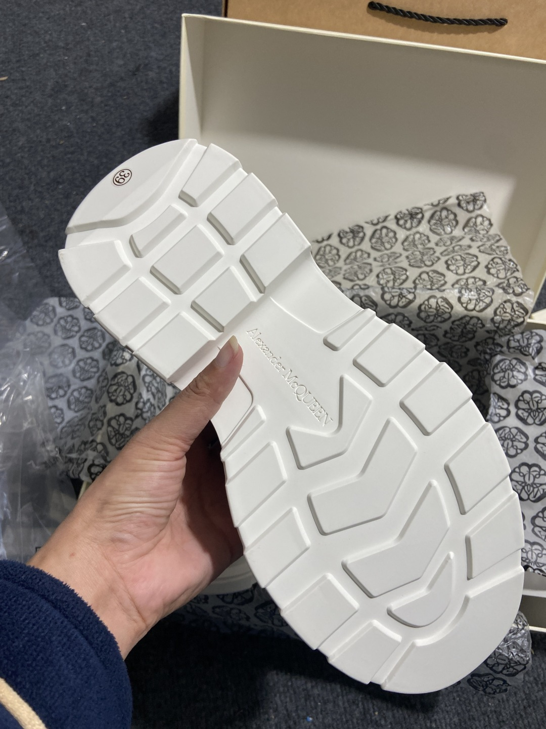 麦昆 尺码:36-45纯原出品-Alexander McQueen 低帮黑白 麦昆松糕帆布鞋 YZ022