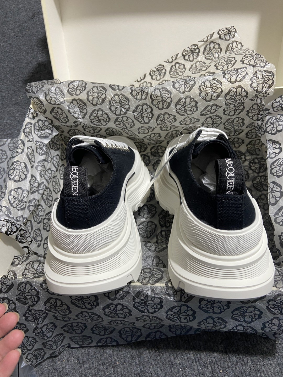 麦昆 尺码:36-45纯原出品-Alexander McQueen 低帮黑白 麦昆松糕帆布鞋 YZ022