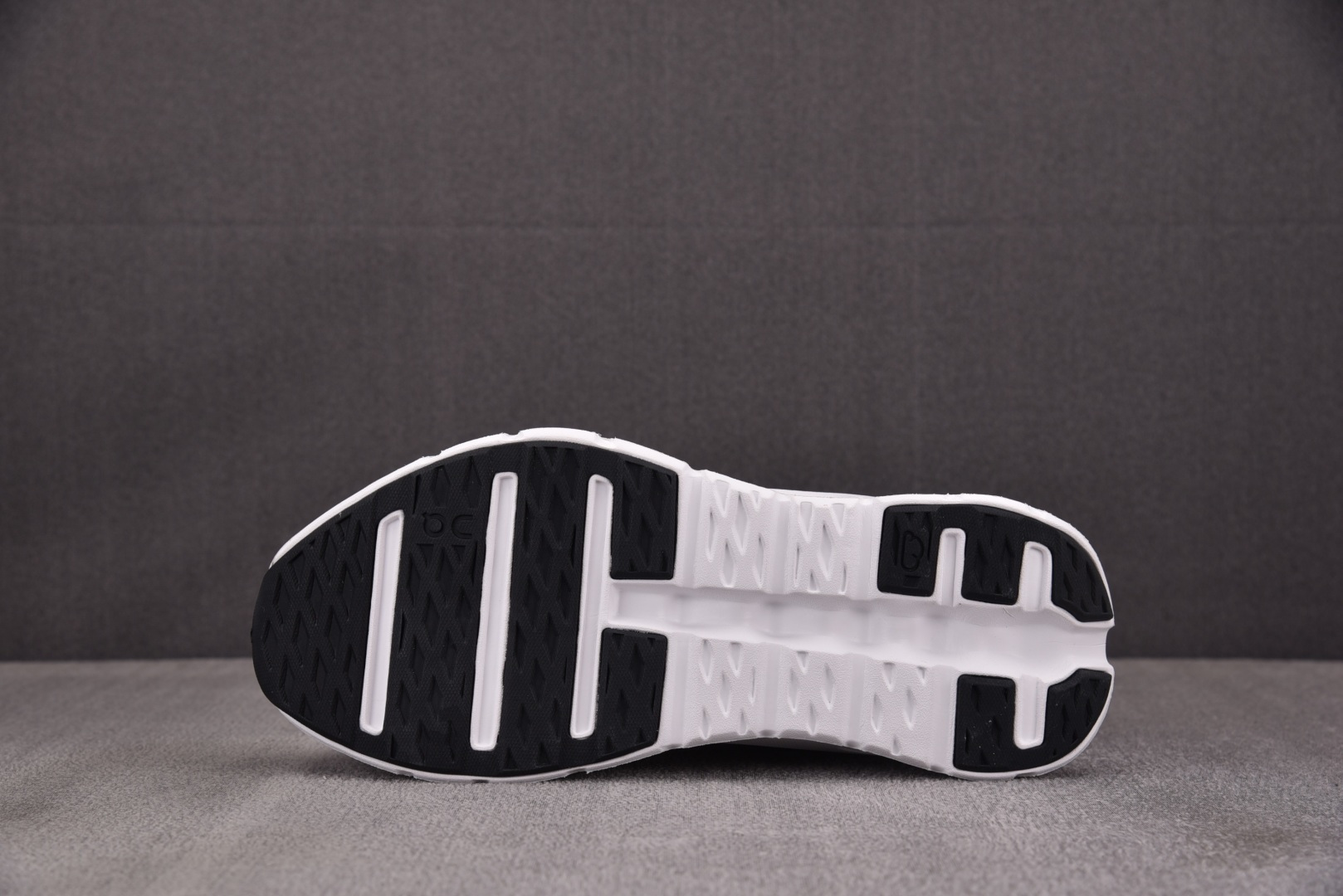 ON昂跑 尺码:36-47纯原出品-On x LOEWE Cloudtilt 2.0 粉 YZ004尺码