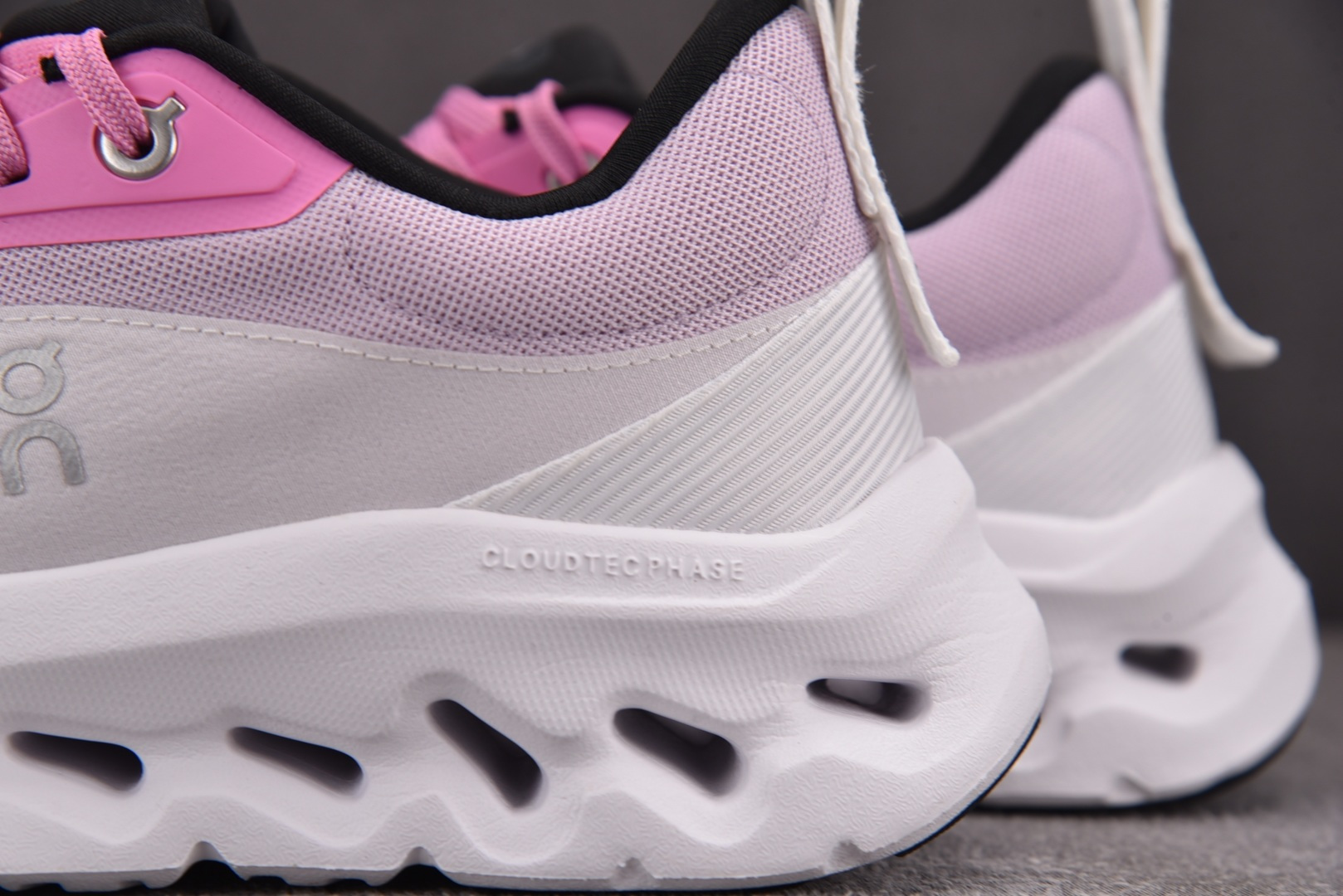 ON昂跑 尺码:36-47纯原出品-On x LOEWE Cloudtilt 2.0 粉 YZ004尺码