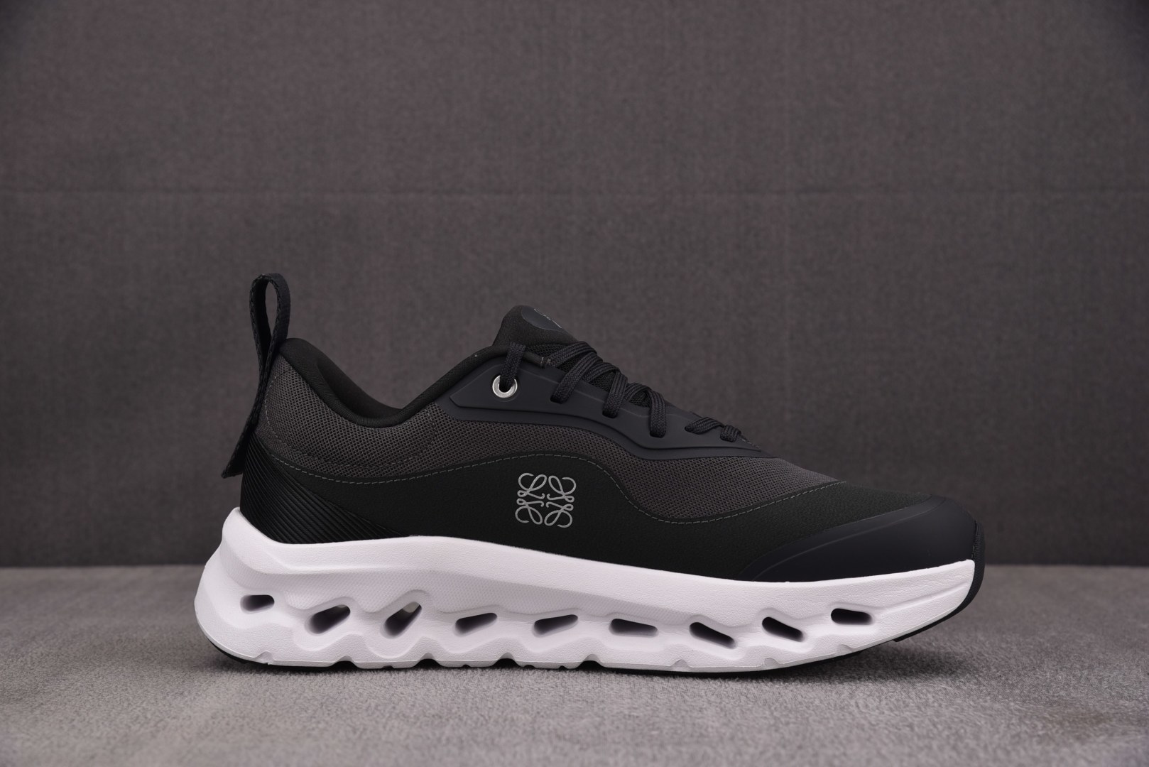 ON昂跑 尺码:36-47纯原出品-On x LOEWE Cloudtilt 2.0 黑白 YZ004尺