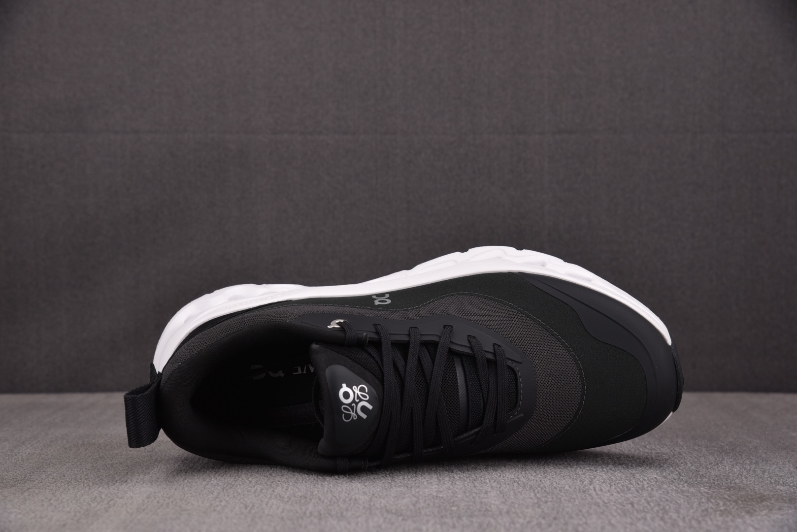 ON昂跑 尺码:36-47纯原出品-On x LOEWE Cloudtilt 2.0 黑白 YZ004尺