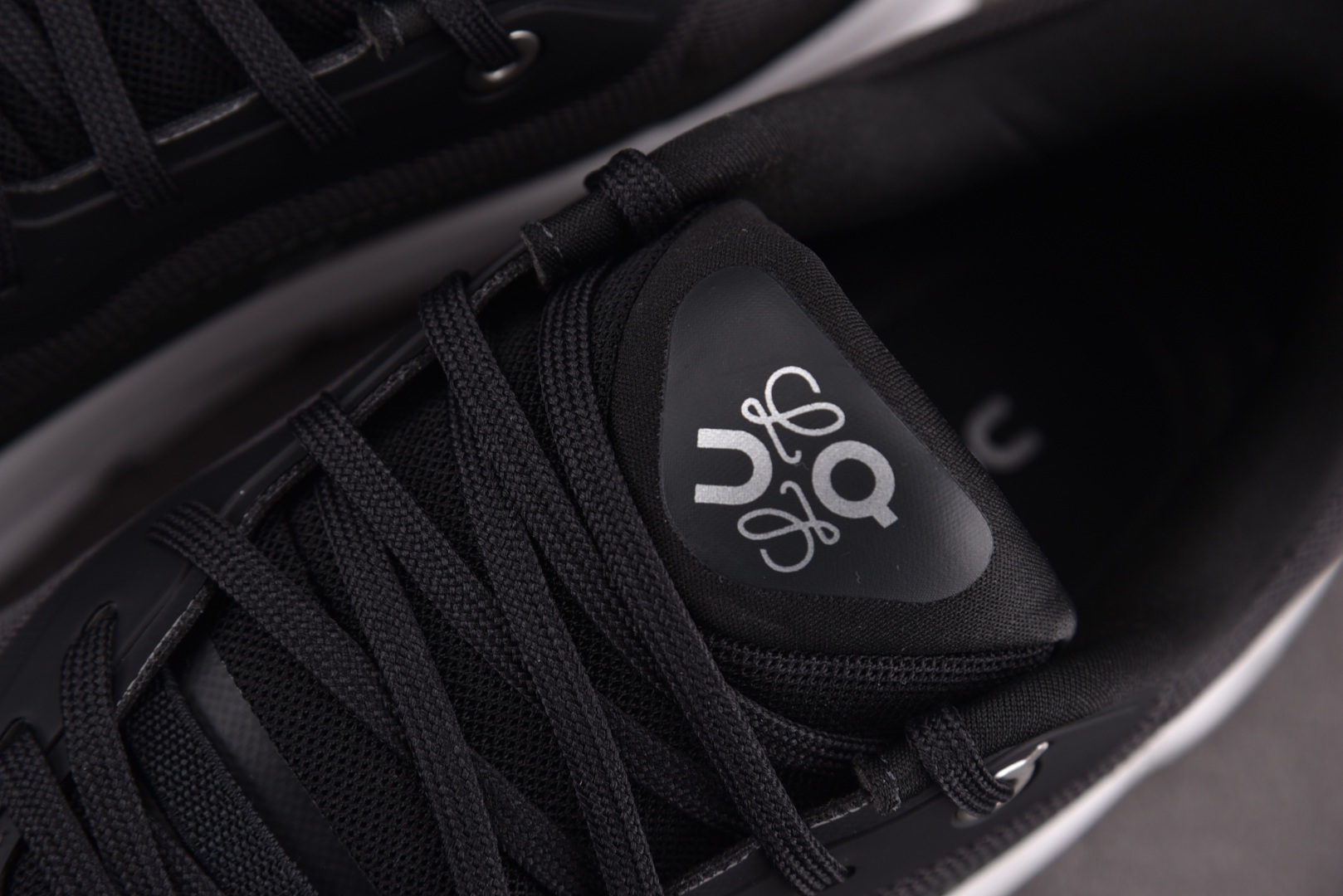 ON昂跑 尺码:36-47纯原出品-On x LOEWE Cloudtilt 2.0 黑白 YZ004尺