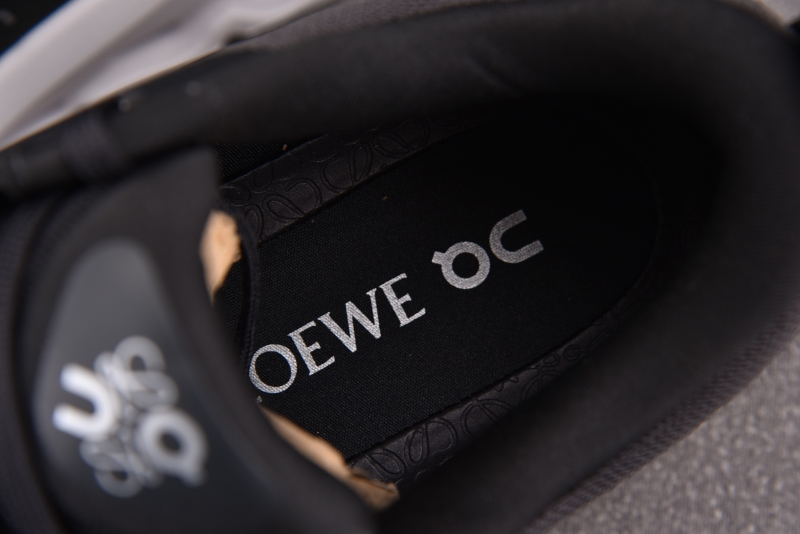 ON昂跑 尺码:36-47纯原出品-On x LOEWE Cloudtilt 2.0 黑白 YZ004尺