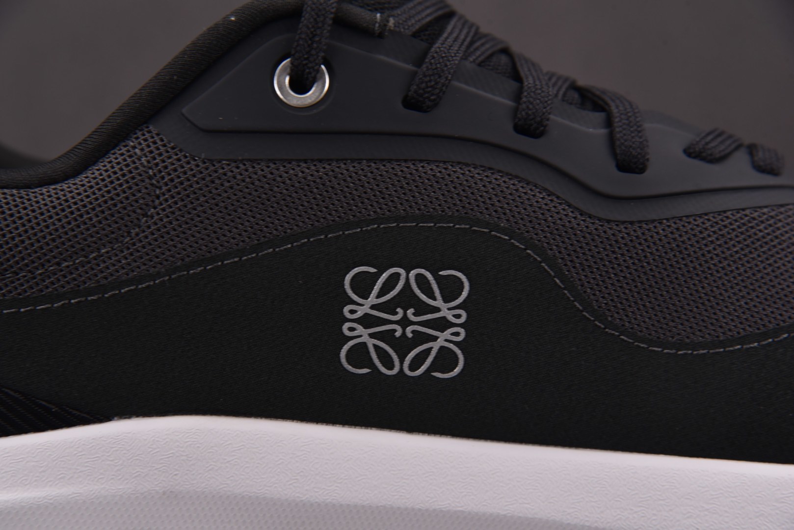 ON昂跑 尺码:36-47纯原出品-On x LOEWE Cloudtilt 2.0 黑白 YZ004尺