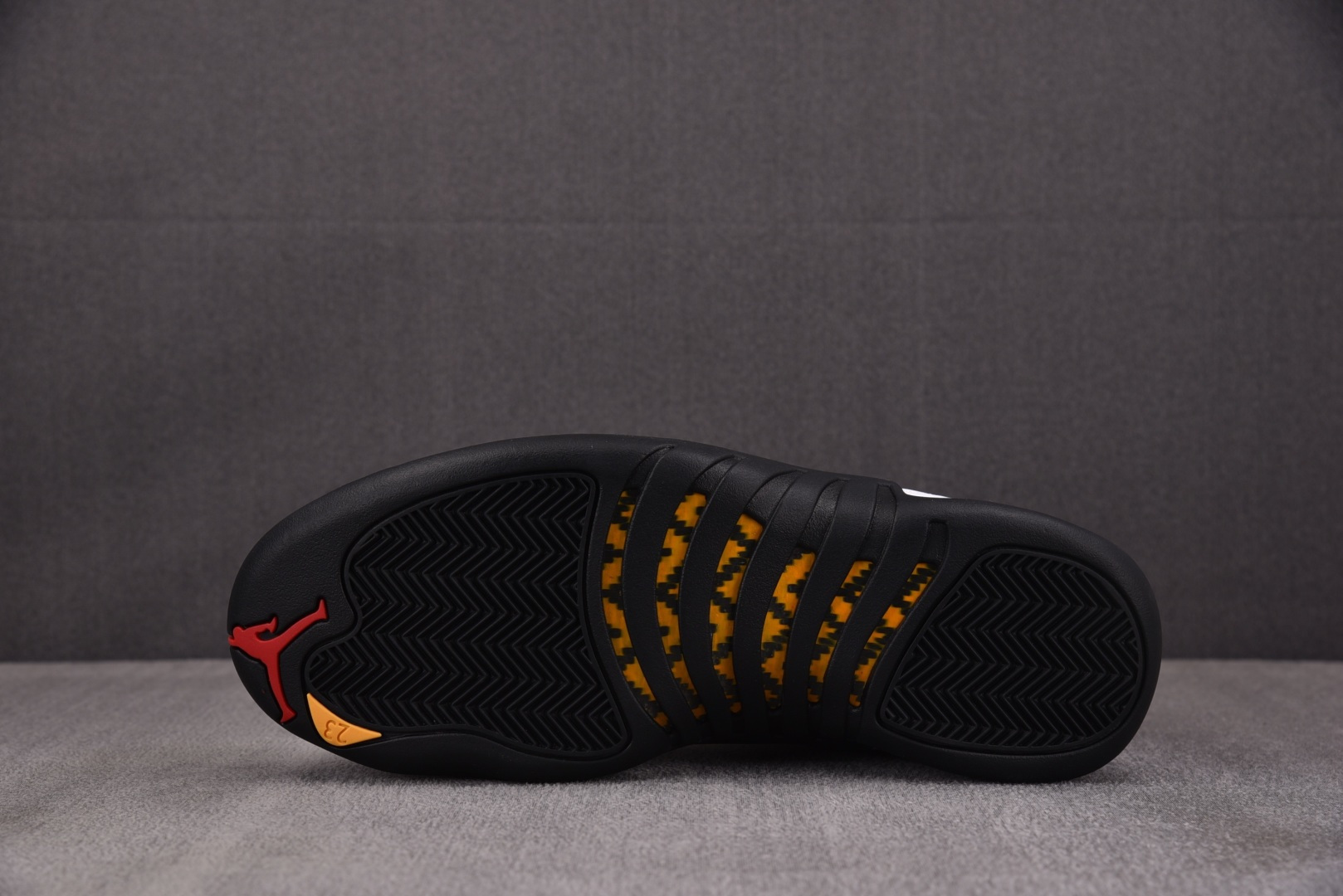 AJ12 尺码:40-47.5纯原出品-Air Jordan 12 Retro Taxi 黑白金扣 CT