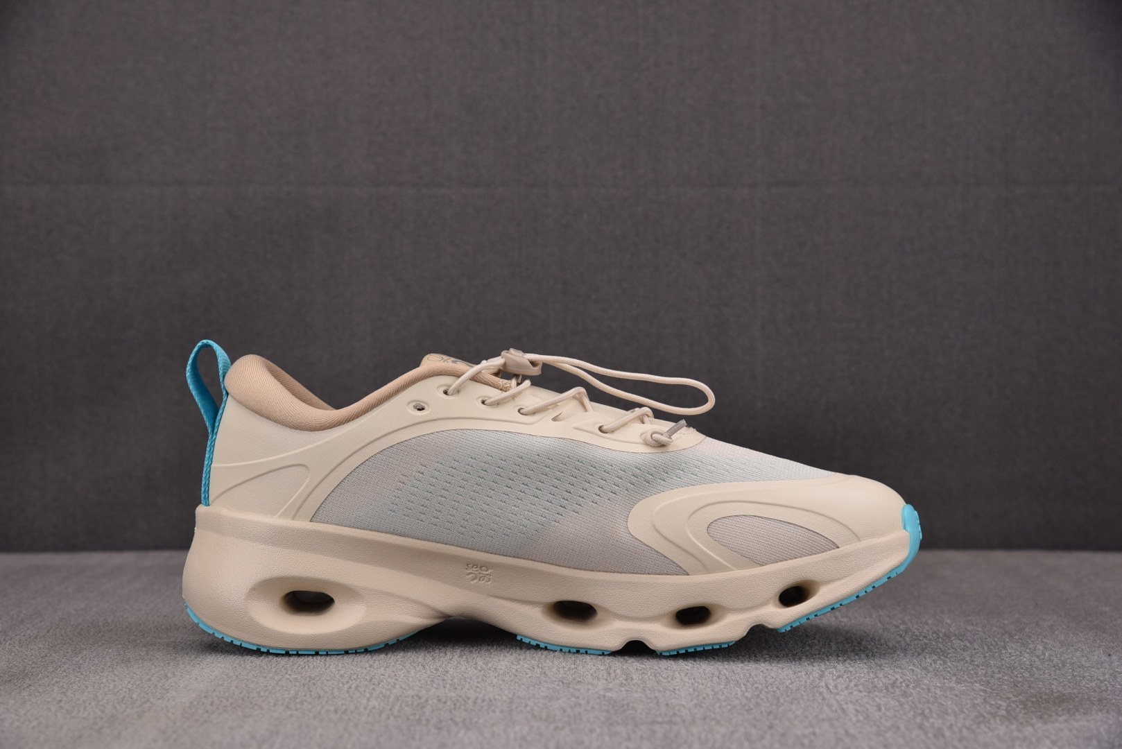 昂跑 尺码:36-45纯原出品-LOEWE x On Cloudtilt 昂跑 米蓝 YZ039尺码：3