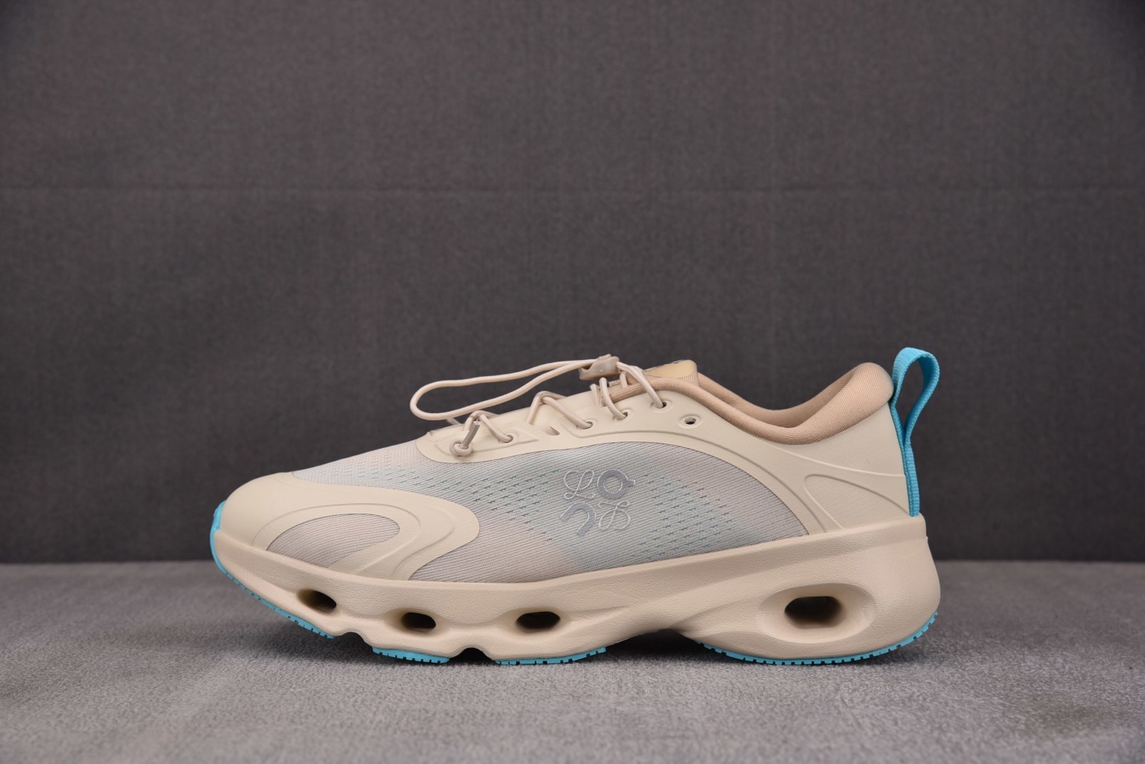 昂跑 尺码:36-45纯原出品-LOEWE x On Cloudtilt 昂跑 米蓝 YZ039尺码：3