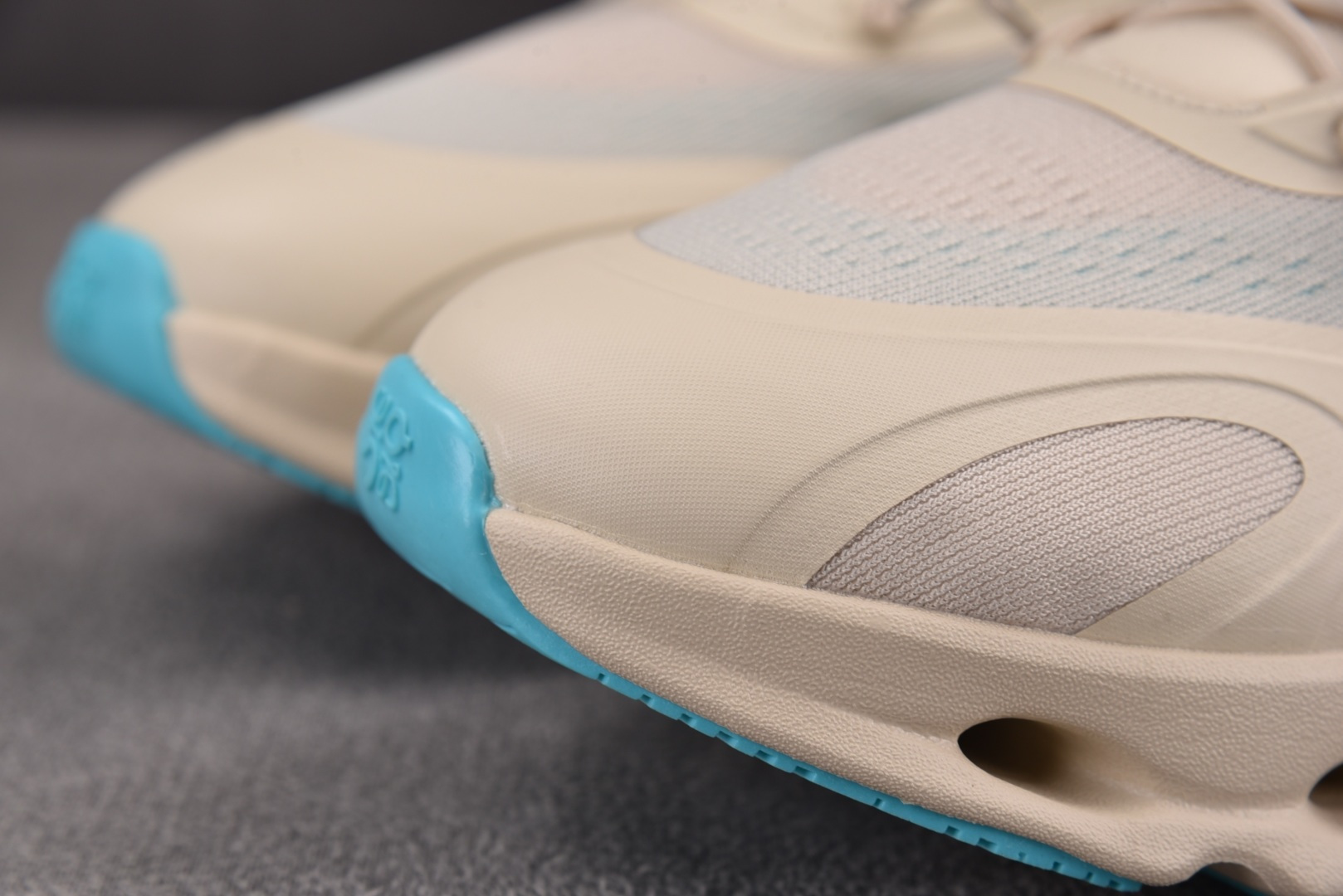 昂跑 尺码:36-45纯原出品-LOEWE x On Cloudtilt 昂跑 米蓝 YZ039尺码：3