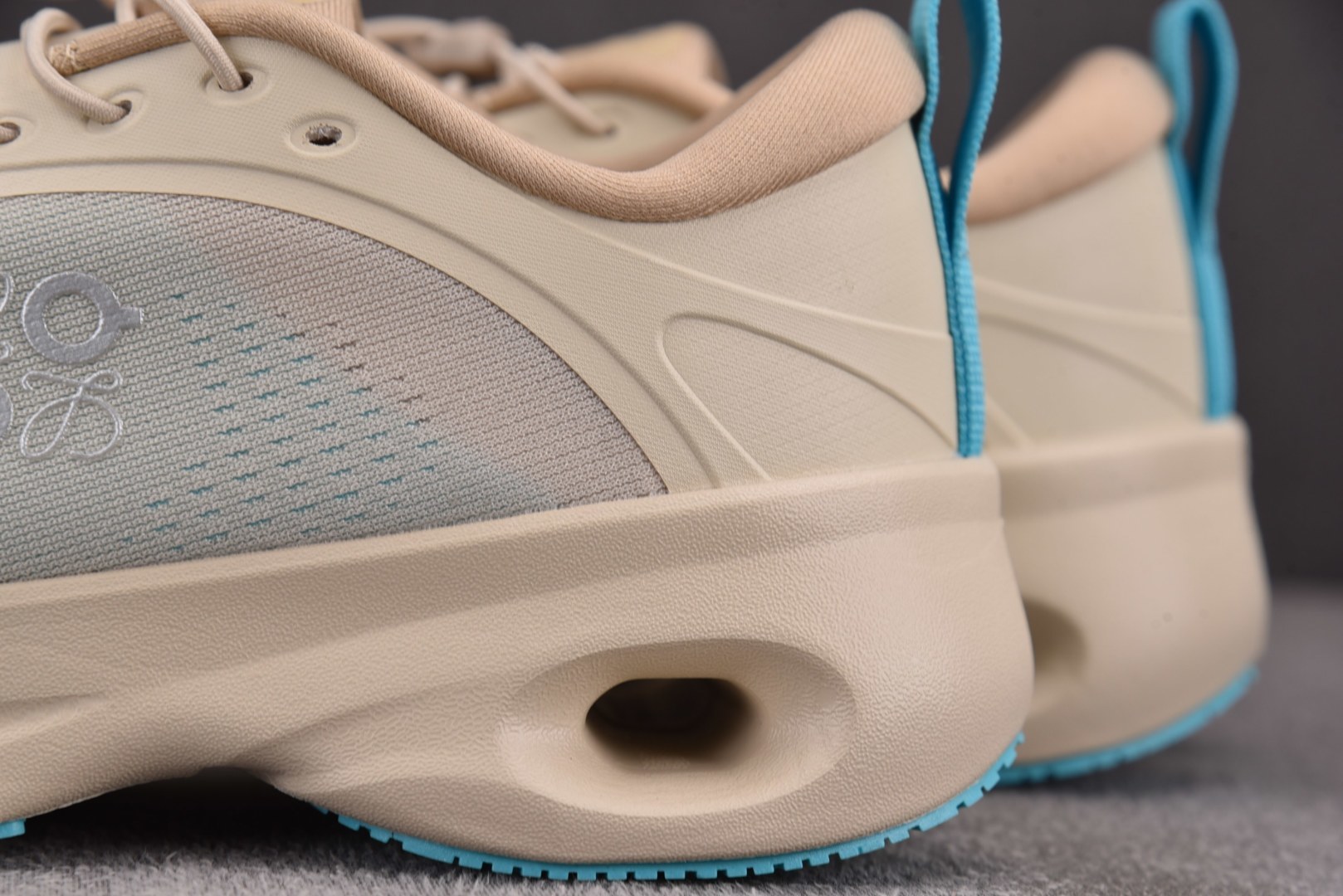 昂跑 尺码:36-45纯原出品-LOEWE x On Cloudtilt 昂跑 米蓝 YZ039尺码：3