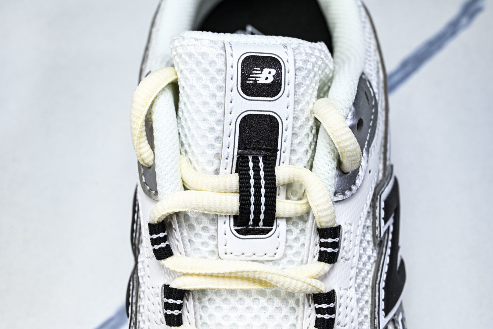 New Balance 204系列复古透气休闲运动慢跑鞋 U204LSW 尺寸 36 37 37.5 3