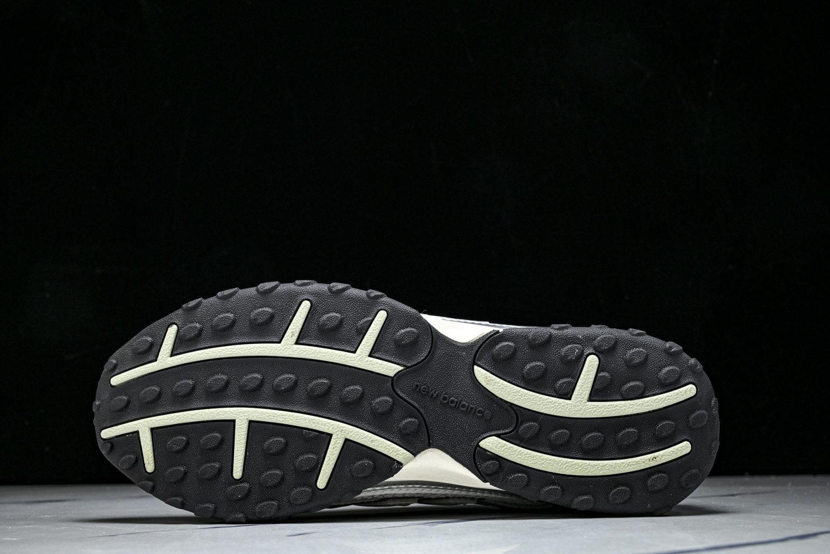 New Balance 204系列复古透气休闲运动慢跑鞋 U204LSWB 尺寸 36 37 37.5 