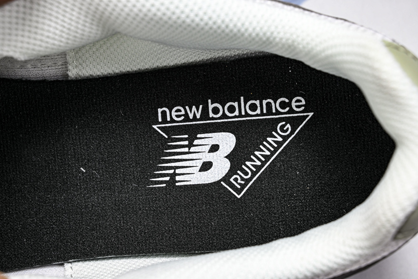 New Balance 204系列复古透气休闲运动慢跑鞋 U204LSWB 尺寸 36 37 37.5 