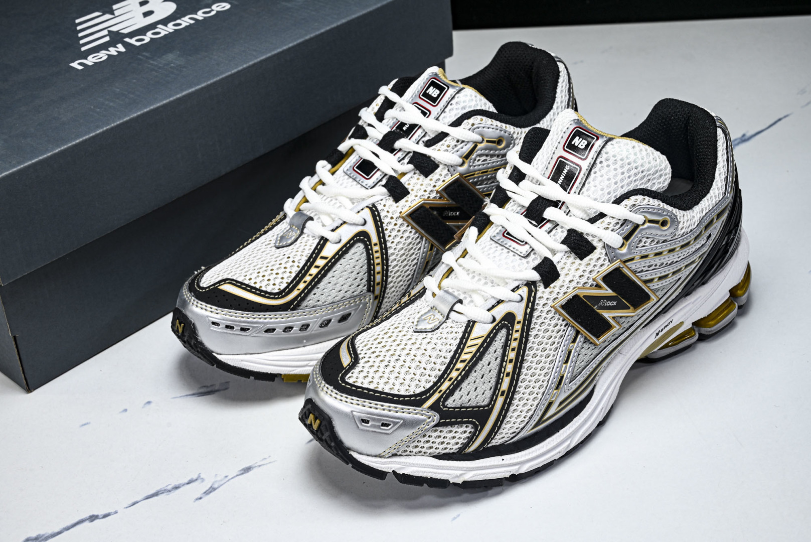 New Balance U1906系列 拼接网面透气跑步鞋运动鞋白银 M1906RA 尺码：36 37 