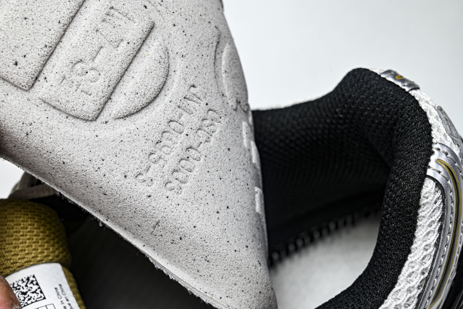 New Balance U1906系列 拼接网面透气跑步鞋运动鞋白银 M1906RA 尺码：36 37 