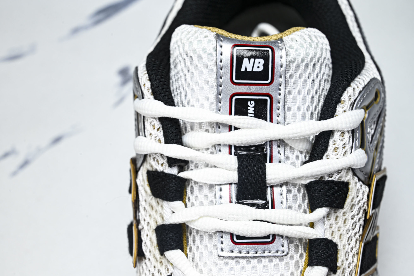 New Balance U1906系列 拼接网面透气跑步鞋运动鞋白银 M1906RA 尺码：36 37 