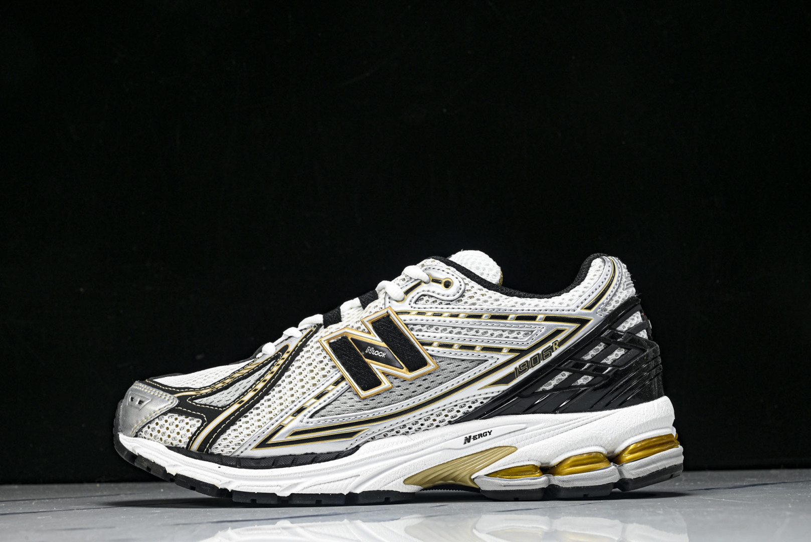 New Balance U1906系列 拼接网面透气跑步鞋运动鞋白银 M1906RA 尺码：36 37 