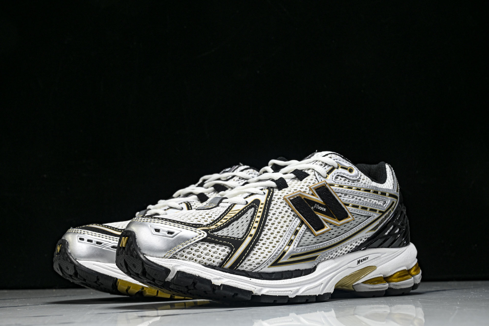 New Balance U1906系列 拼接网面透气跑步鞋运动鞋白银 M1906RA 尺码：36 37 