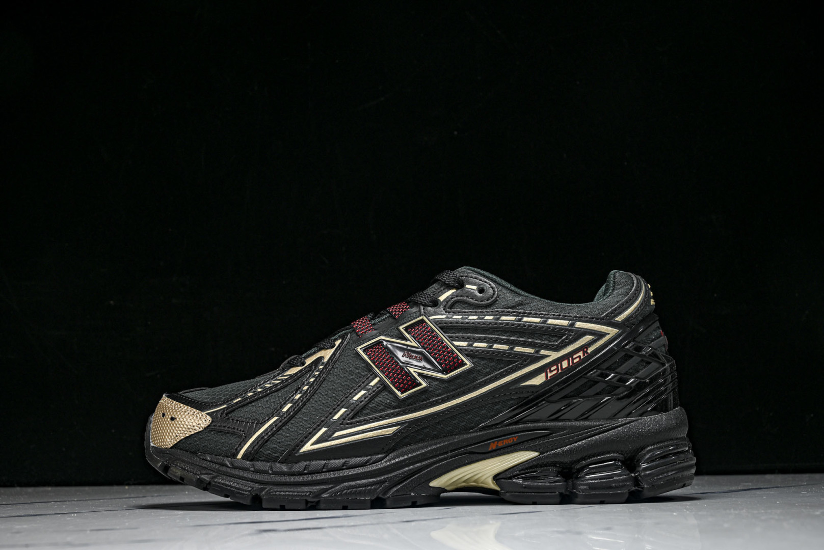 New Balance U1906系列 拼接网面透气跑步鞋运动鞋黑色 M1906RKS 尺码：36 37