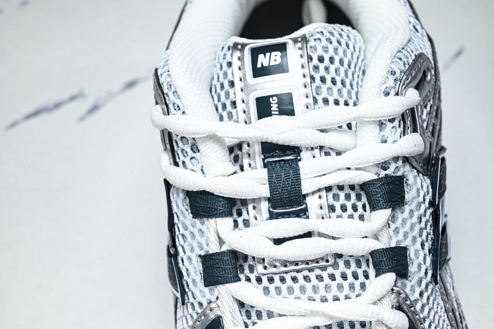 New Balance U1906系列 拼接网面透气跑步鞋运动鞋银白色 U1906RCE 尺码：36 3