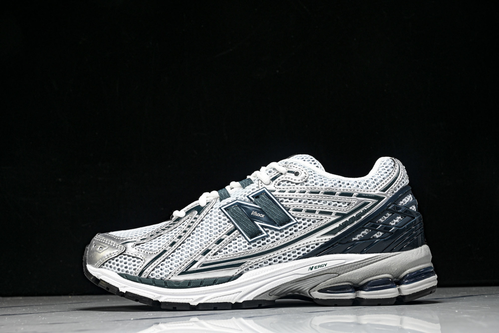 New Balance U1906系列 拼接网面透气跑步鞋运动鞋银白色 U1906RCE 尺码：36 3