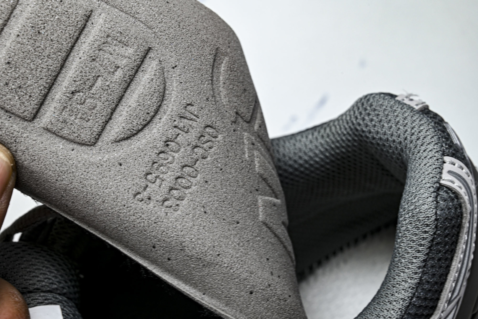 New Balance U1906系列 拼接网面透气跑步鞋运动鞋银白色 U1906RNY 尺码：36 3