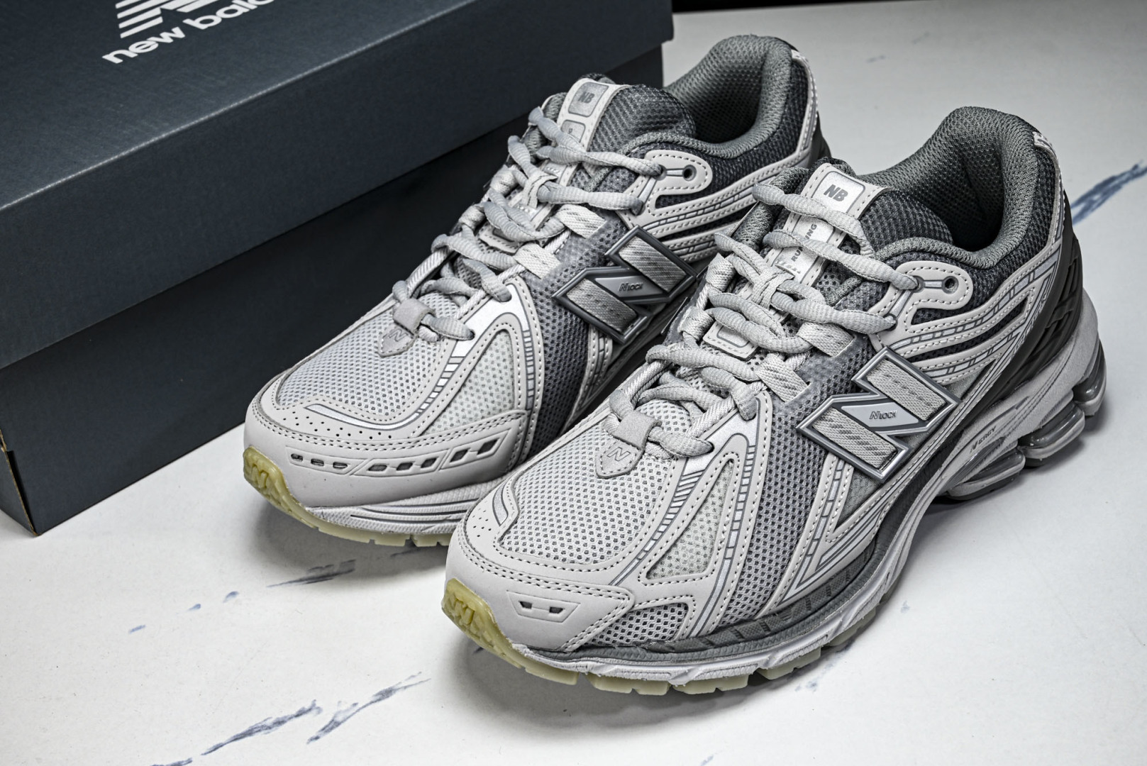 New Balance U1906系列 拼接网面透气跑步鞋运动鞋银白色 U1906RNY 尺码：36 3