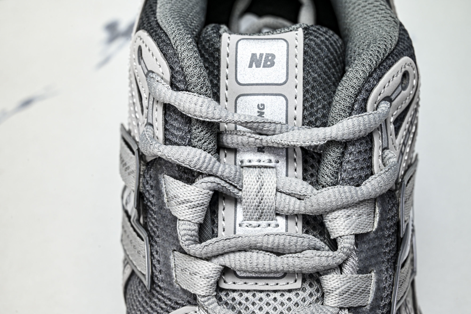 New Balance U1906系列 拼接网面透气跑步鞋运动鞋银白色 U1906RNY 尺码：36 3