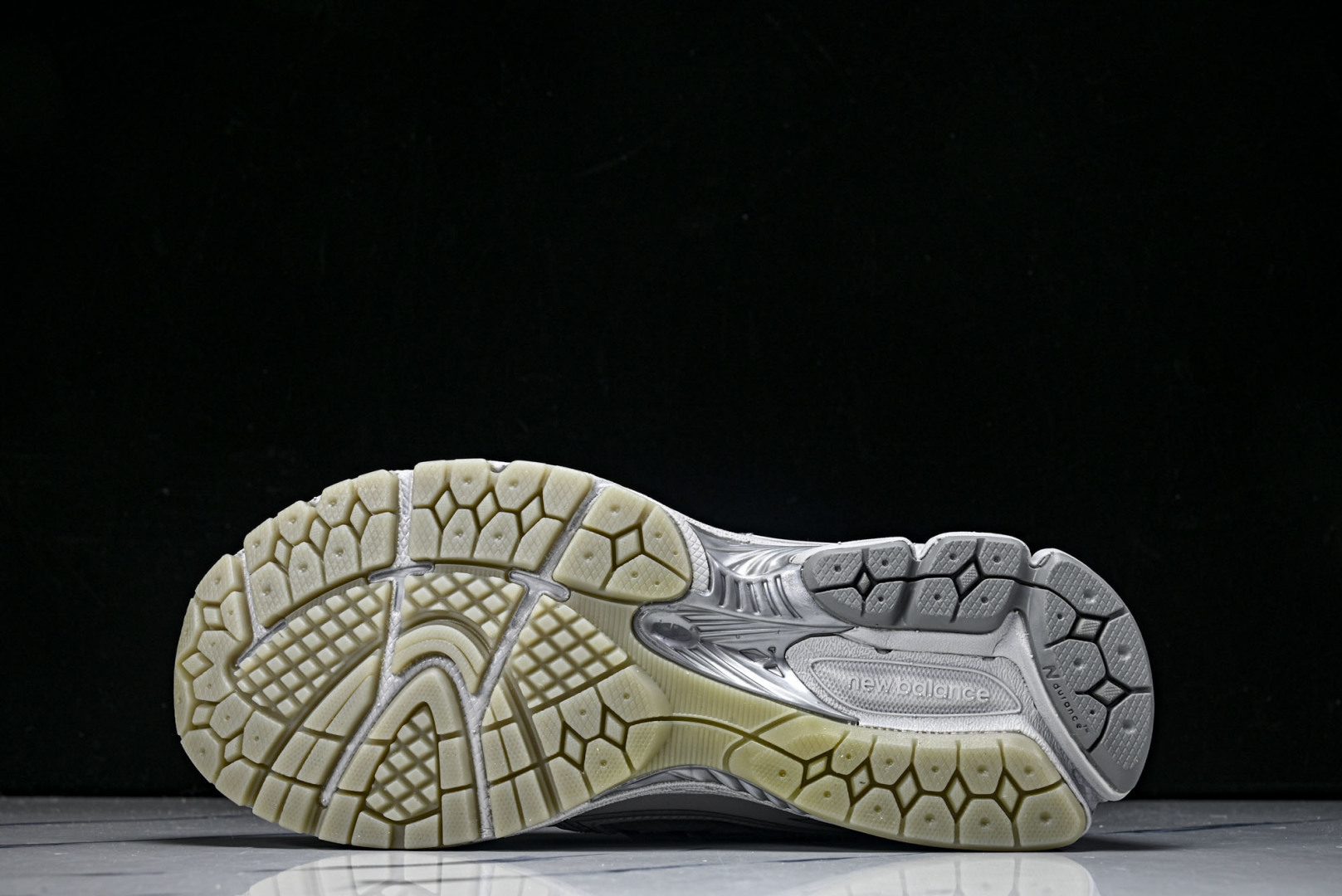 New Balance U1906系列 拼接网面透气跑步鞋运动鞋银白色 U1906RNY 尺码：36 3