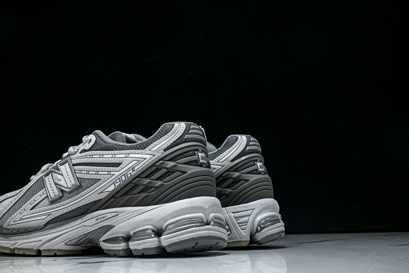 New Balance U1906系列 拼接网面透气跑步鞋运动鞋银白色 U1906RNY 尺码：36 3