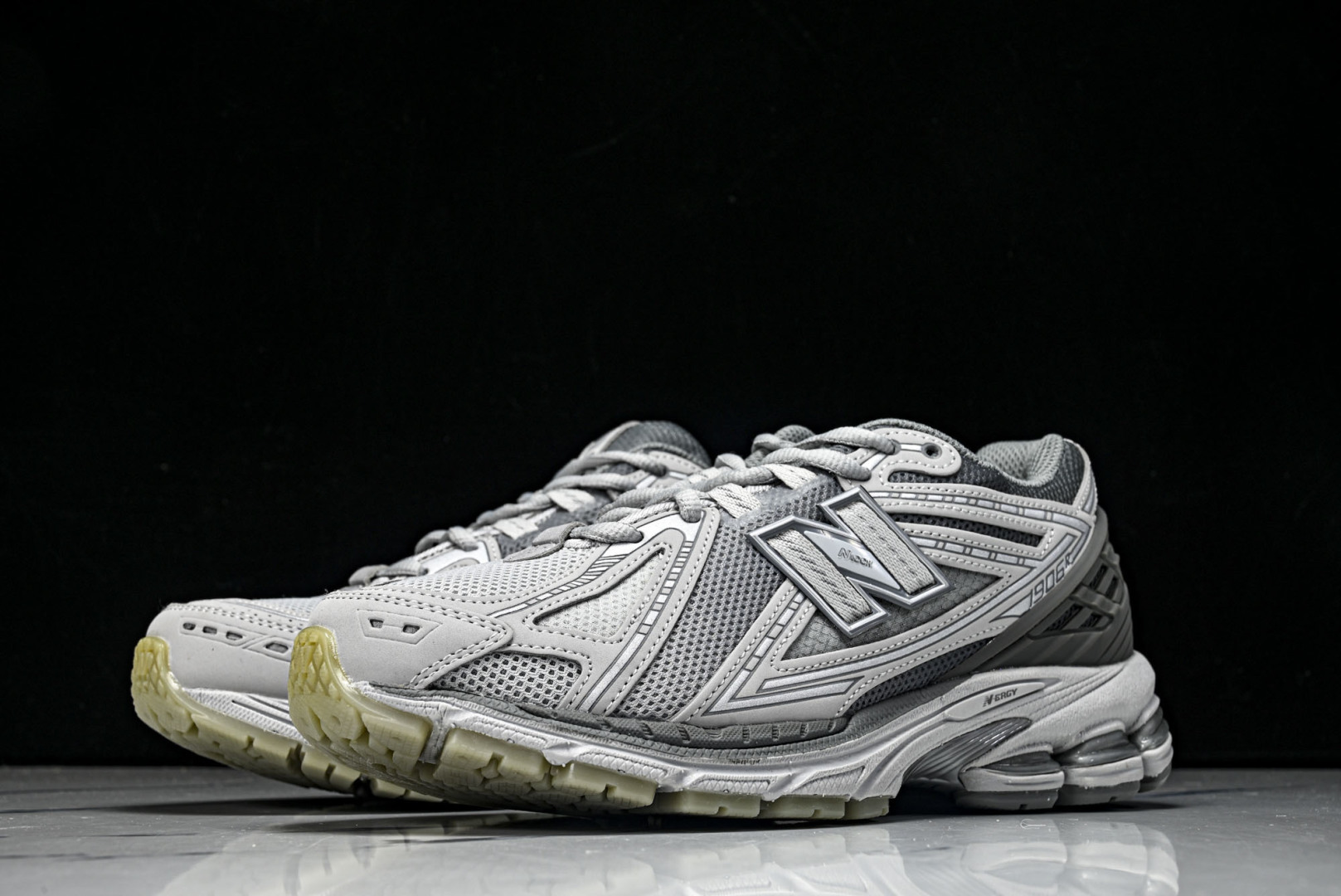 New Balance U1906系列 拼接网面透气跑步鞋运动鞋银白色 U1906RNY 尺码：36 3