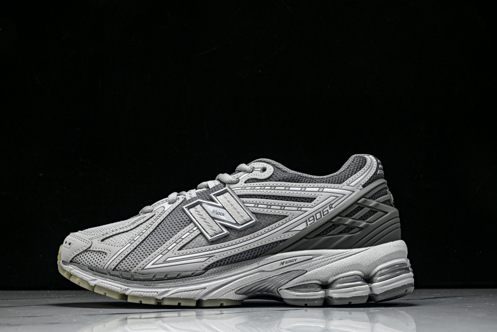 New Balance U1906系列 拼接网面透气跑步鞋运动鞋银白色 U1906RNY 尺码：36 3