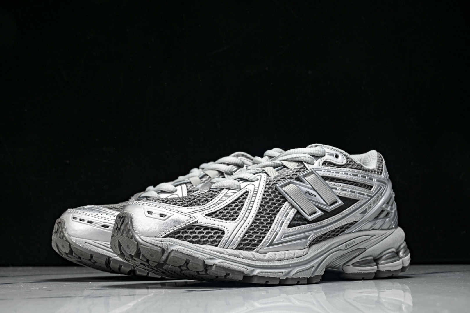 New Balance U1906系列 拼接网面透气跑步鞋运动鞋银灰 M1906REH 尺码：36 37