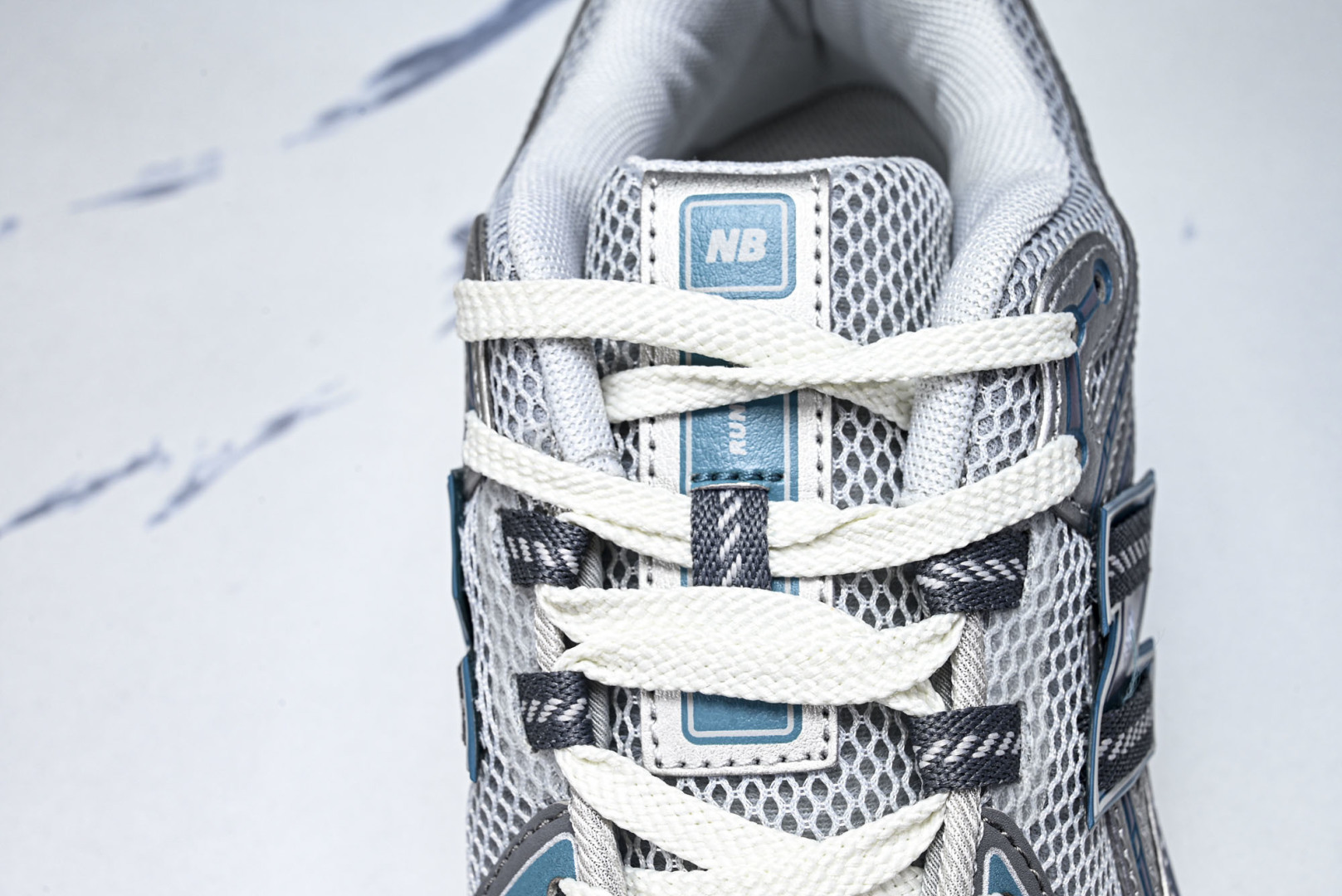 New Balance U1906系列 拼接网面透气跑步鞋运动鞋银灰蓝 M1906REO 尺码：36 3