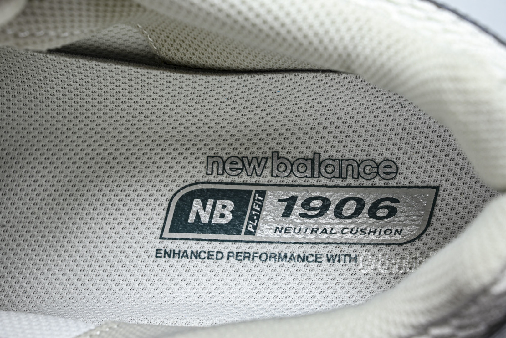 New Balance U1906系列 拼接网面透气跑步鞋运动鞋银灰色 M19O6REE 尺码：36 3