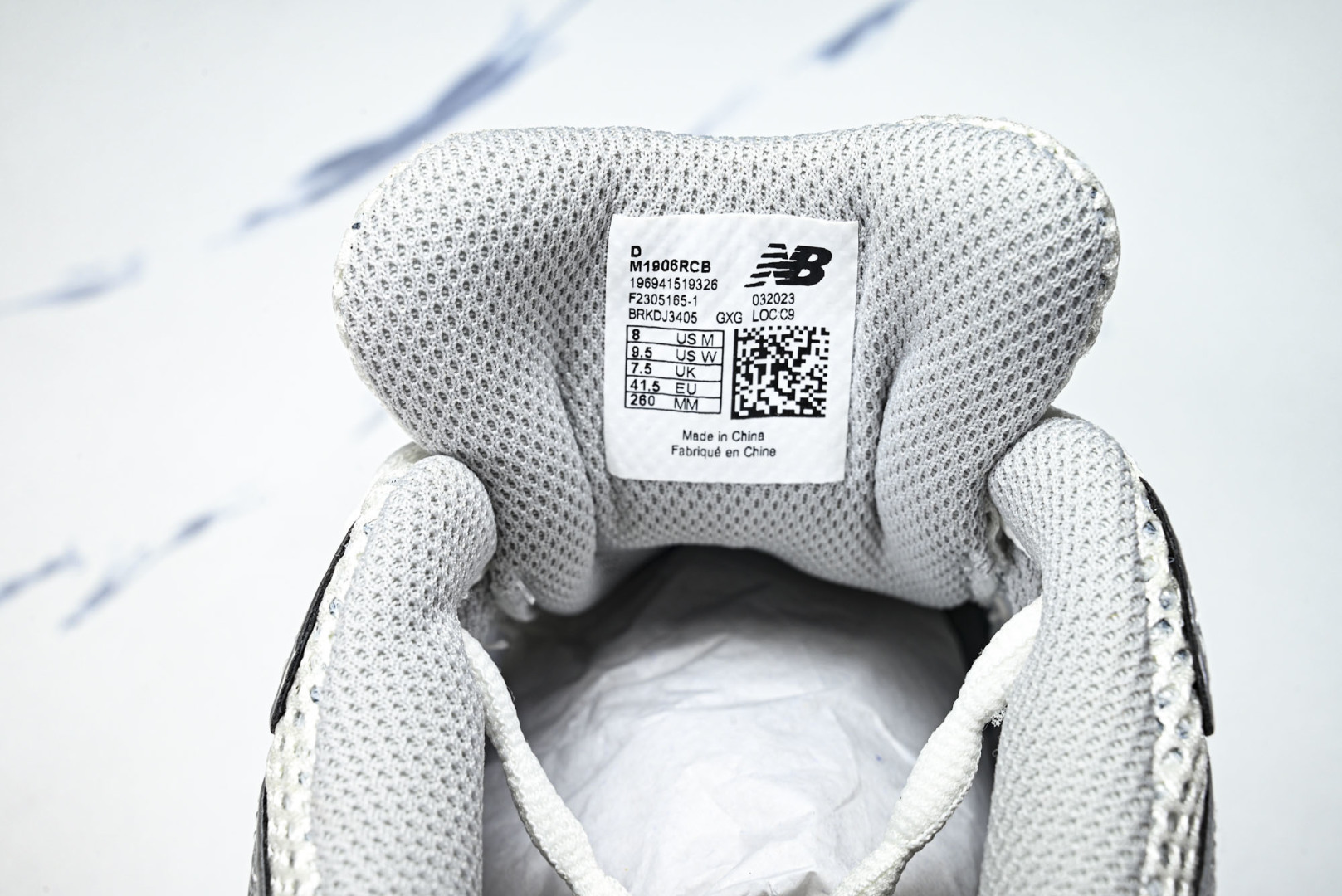 New Balance U1906系列 拼接网面透气跑步鞋运动鞋银色 M1906RCB 尺码：36 37