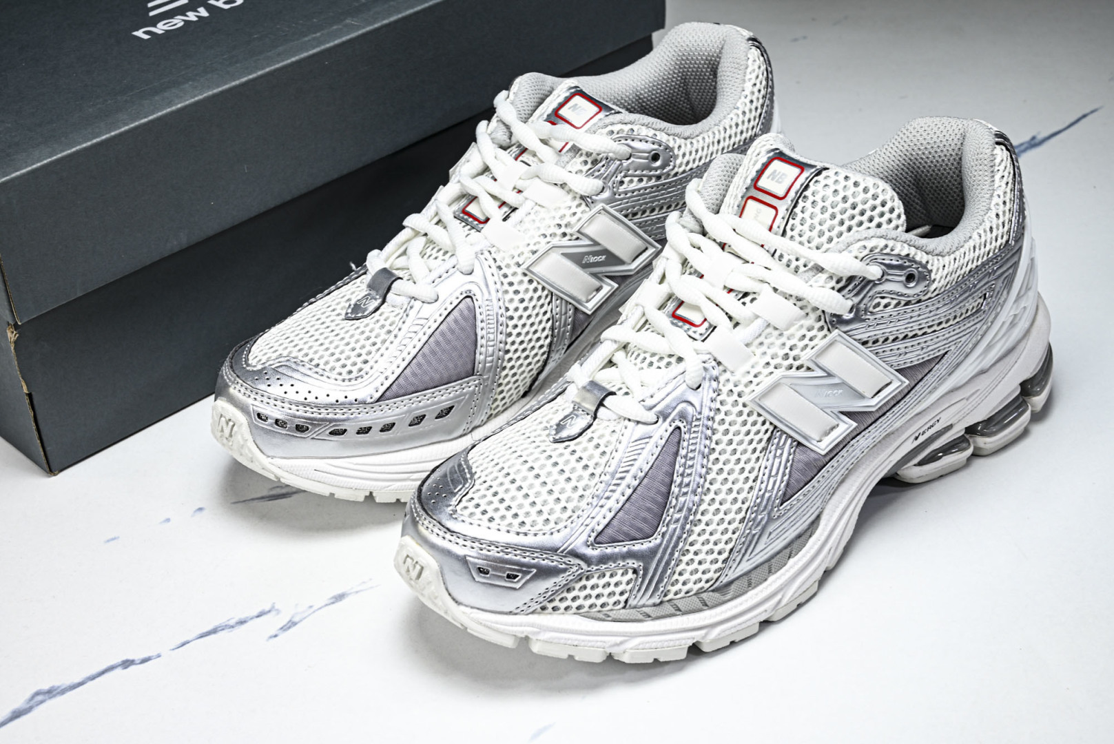 New Balance U1906系列 拼接网面透气跑步鞋运动鞋银色 M1906RCB 尺码：36 37