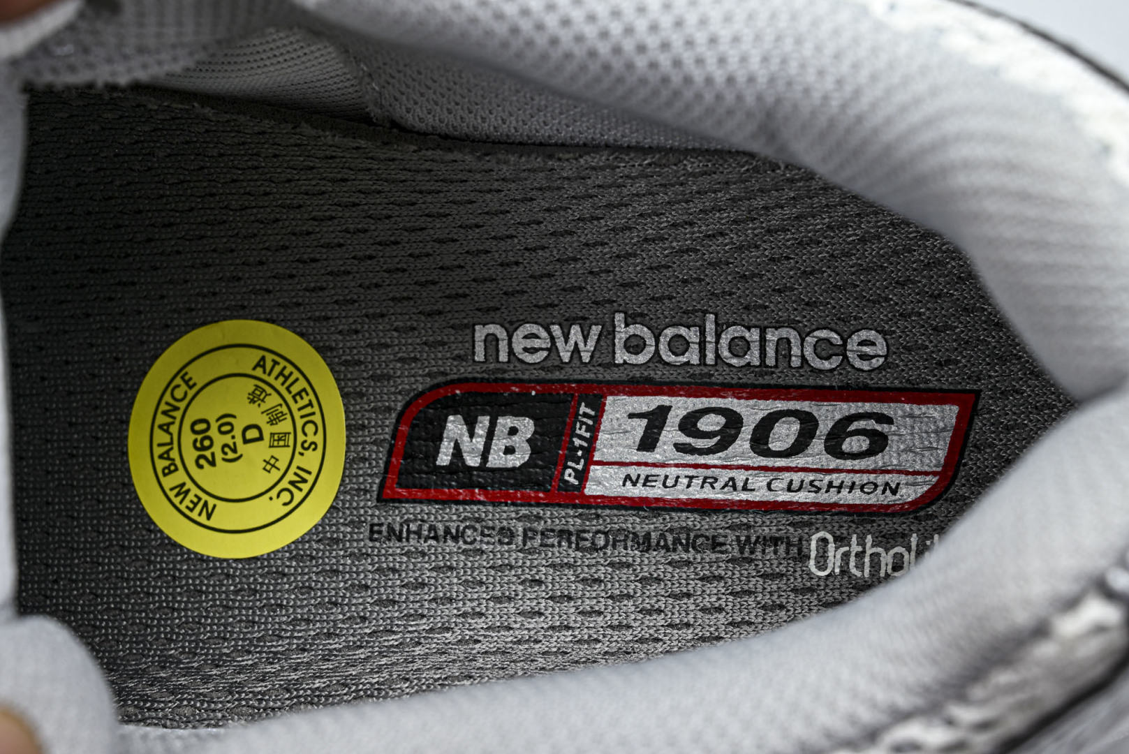 New Balance U1906系列 拼接网面透气跑步鞋运动鞋银色 M1906RCB 尺码：36 37