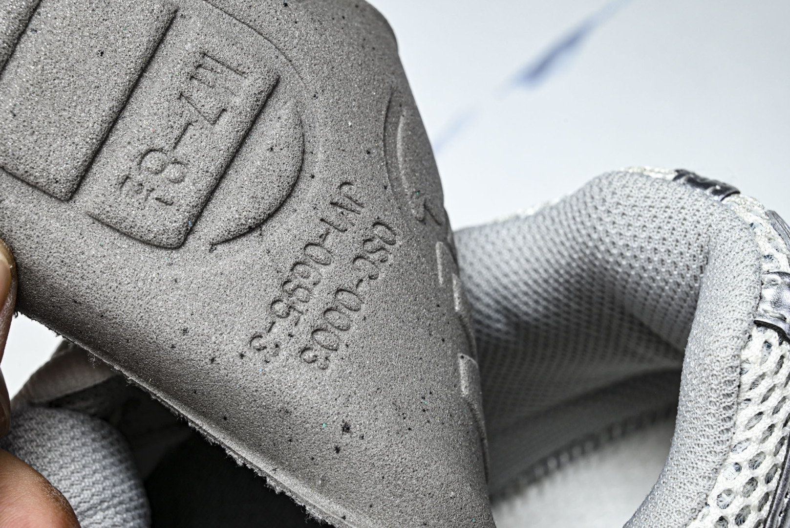 New Balance U1906系列 拼接网面透气跑步鞋运动鞋银色 M1906RCB 尺码：36 37