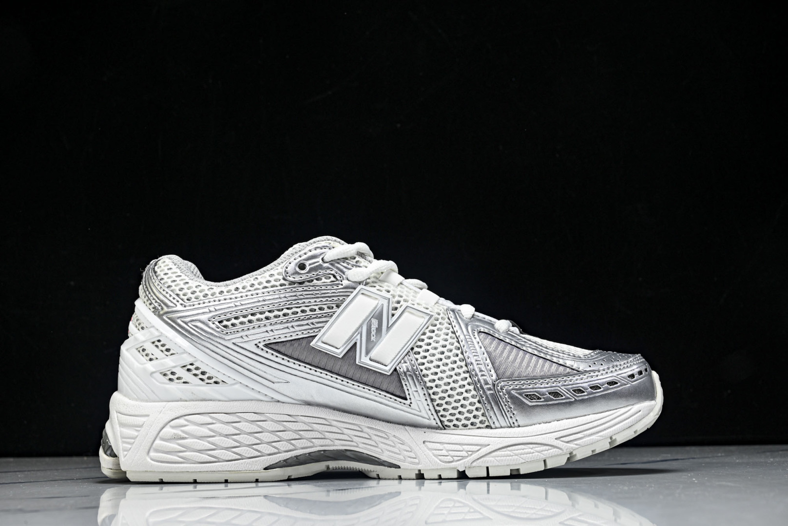 New Balance U1906系列 拼接网面透气跑步鞋运动鞋银色 M1906RCB 尺码：36 37