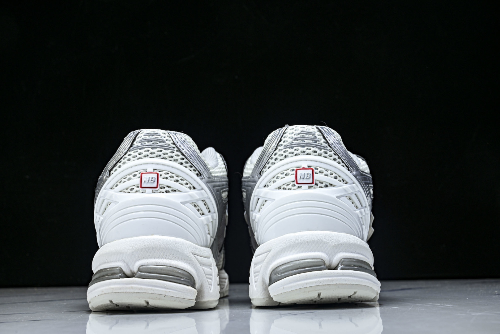 New Balance U1906系列 拼接网面透气跑步鞋运动鞋银色 M1906RCB 尺码：36 37