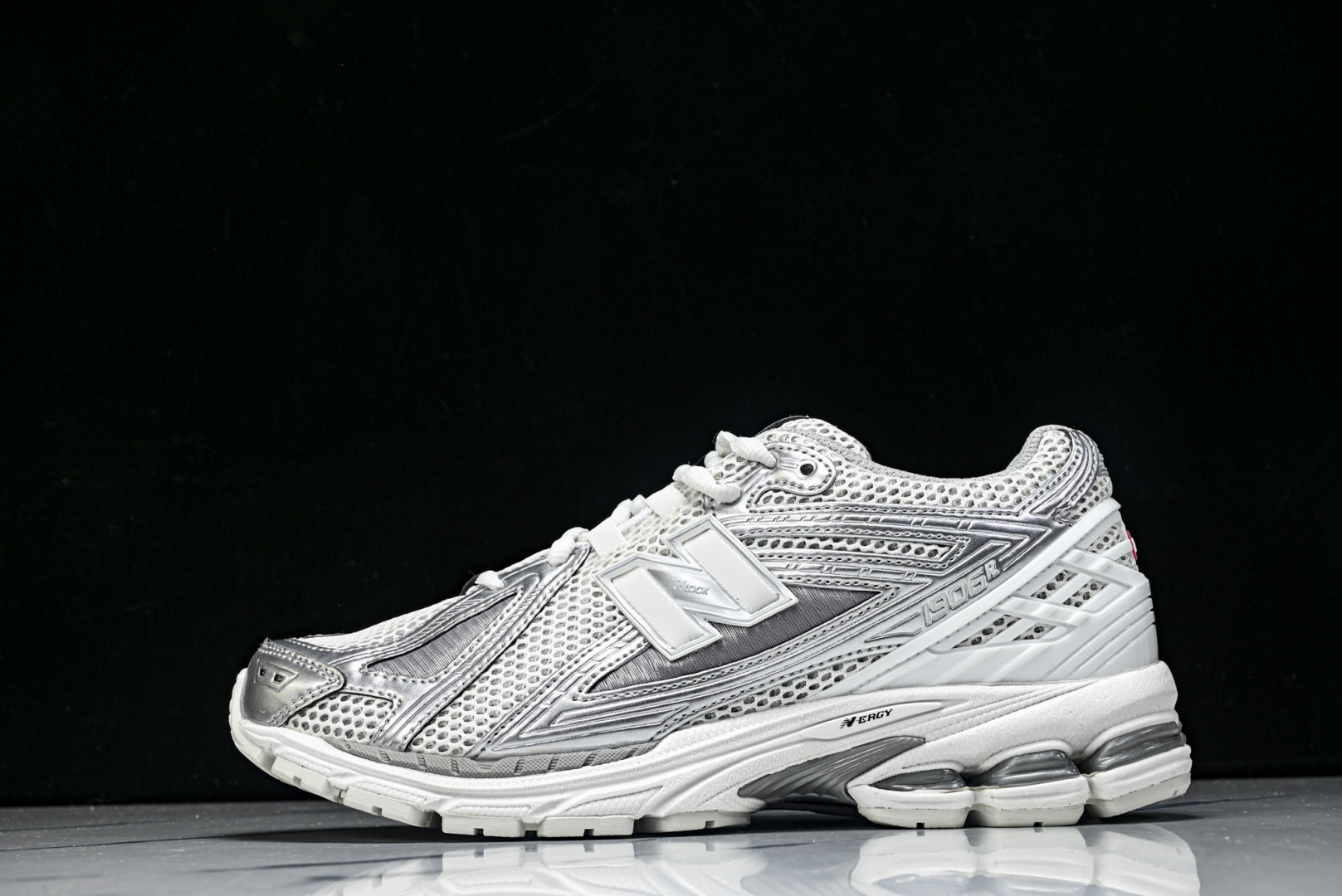 New Balance U1906系列 拼接网面透气跑步鞋运动鞋银色 M1906RCB 尺码：36 37