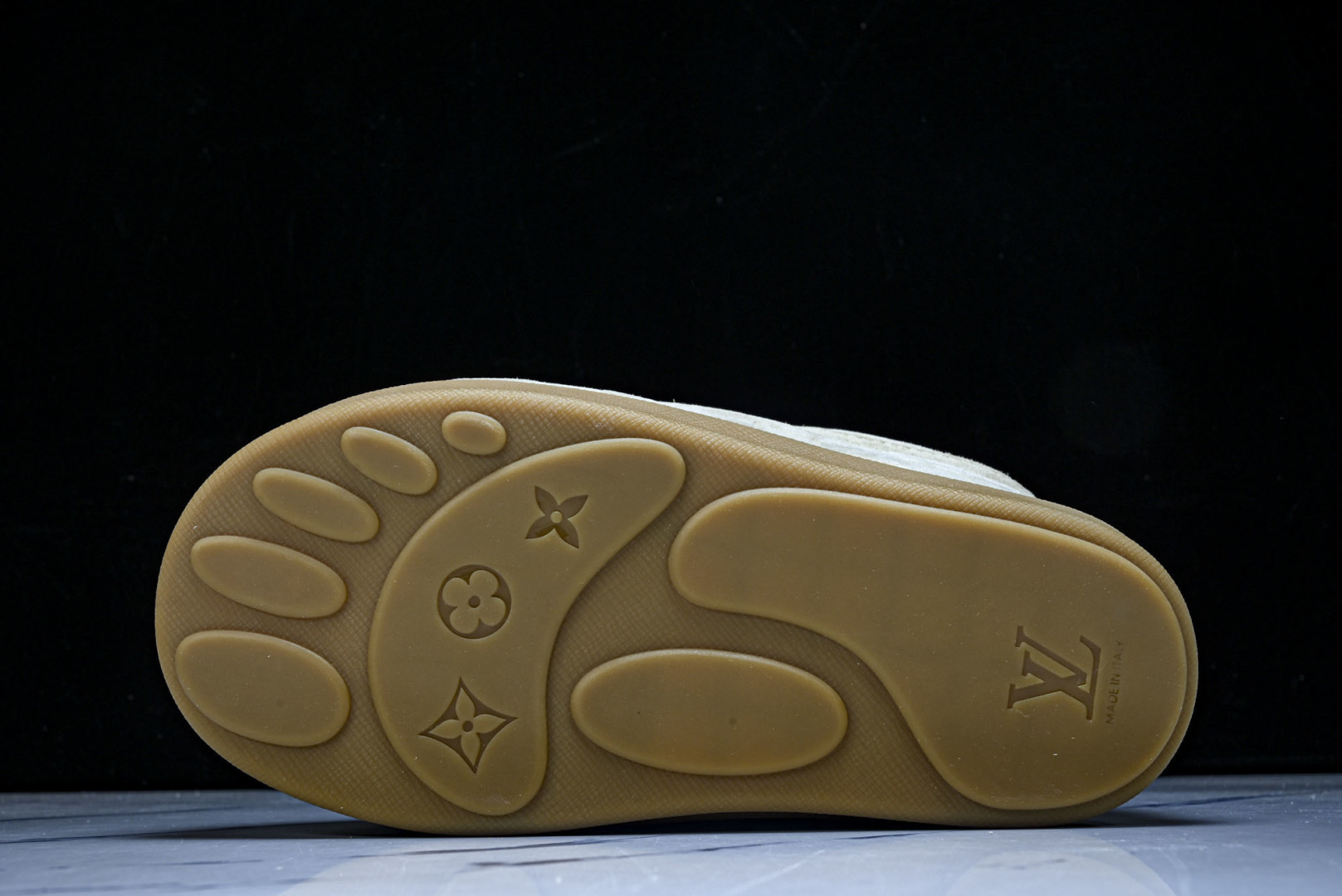 驴牌LV 尺码39-45纯原版出品-LV 路易威登男士休闲鞋麂皮小牛皮Damier图案防滑新休闲鞋1AI