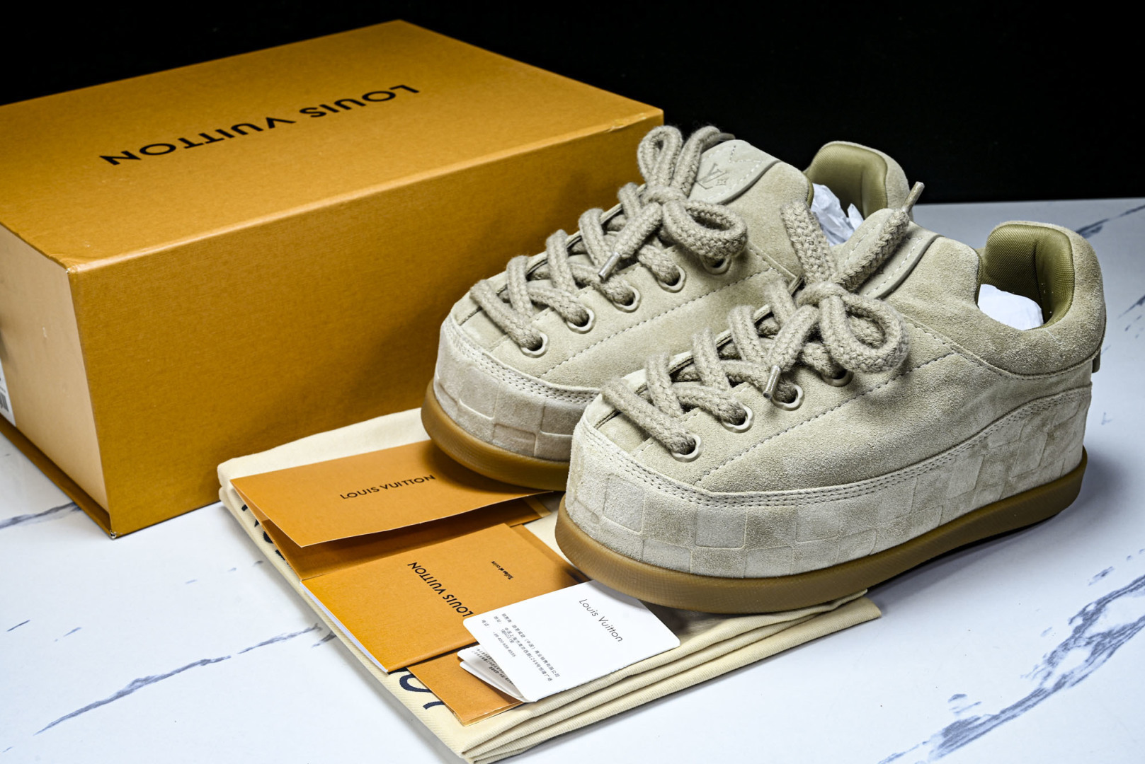 驴牌LV 尺码39-45纯原版出品-LV 路易威登男士休闲鞋麂皮小牛皮Damier图案防滑新休闲鞋1AI