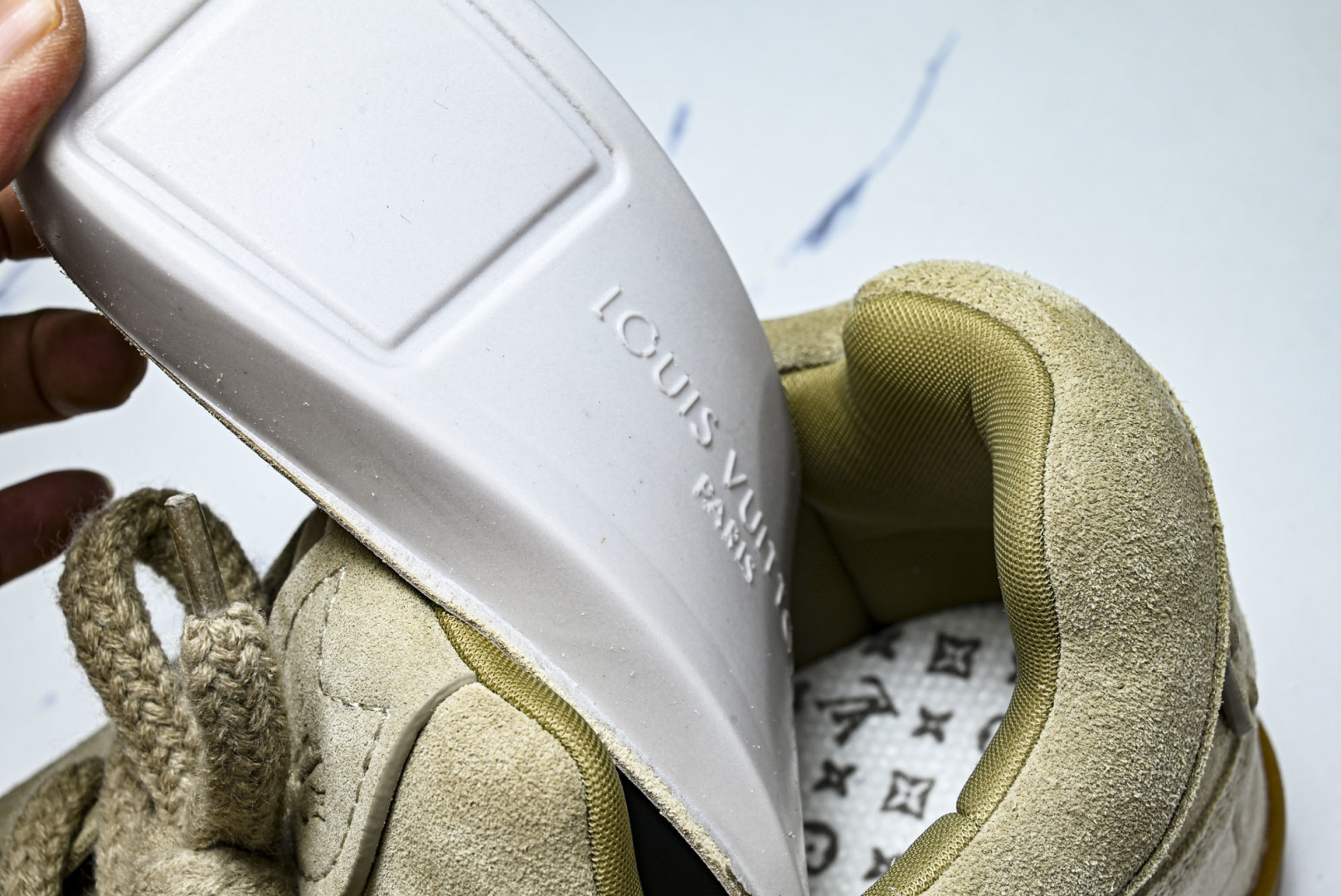 驴牌LV 尺码39-45纯原版出品-LV 路易威登男士休闲鞋麂皮小牛皮Damier图案防滑新休闲鞋1AI