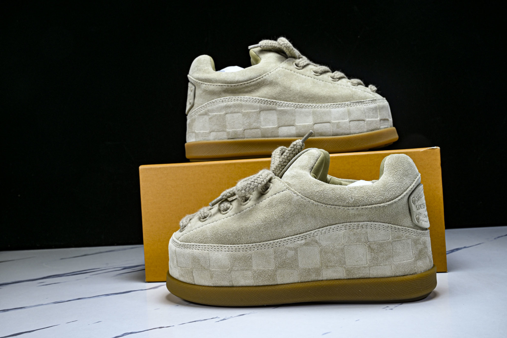 驴牌LV 尺码39-45纯原版出品-LV 路易威登男士休闲鞋麂皮小牛皮Damier图案防滑新休闲鞋1AI