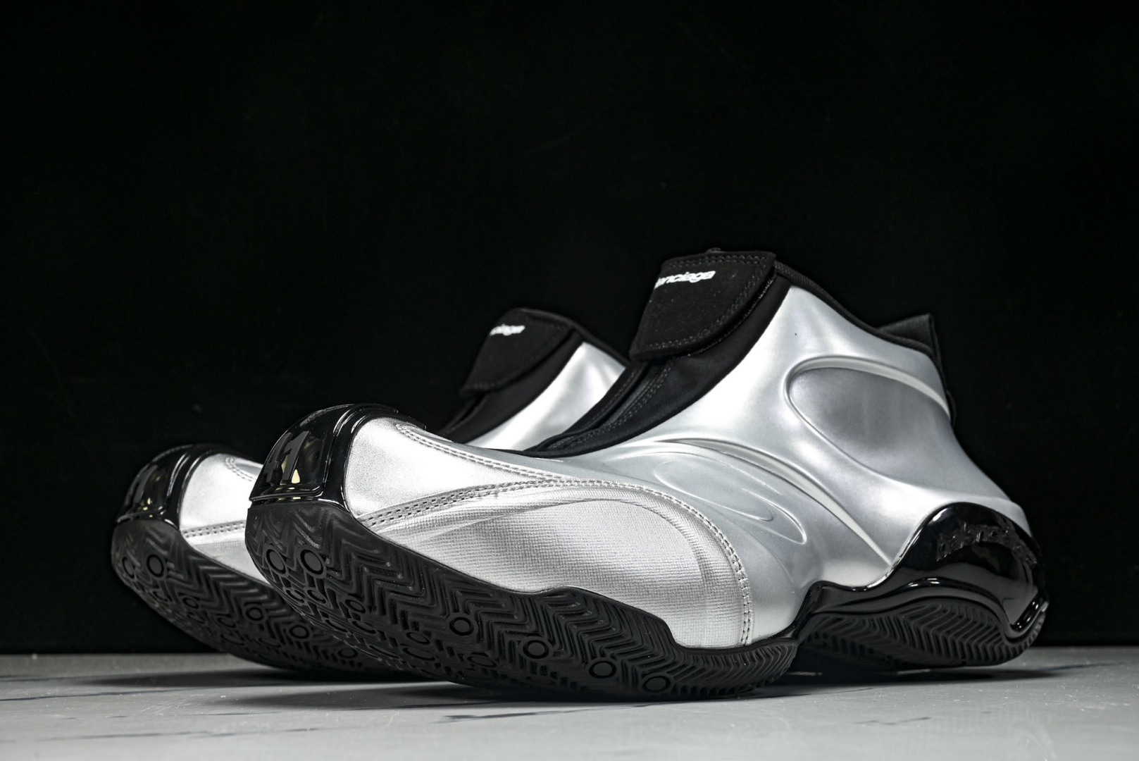 巴黎 尺码:35-46纯原版出品巴黎世家篮球鞋男士缓震支撑贴合防滑 黑银色 WBKBM8010 YZ00