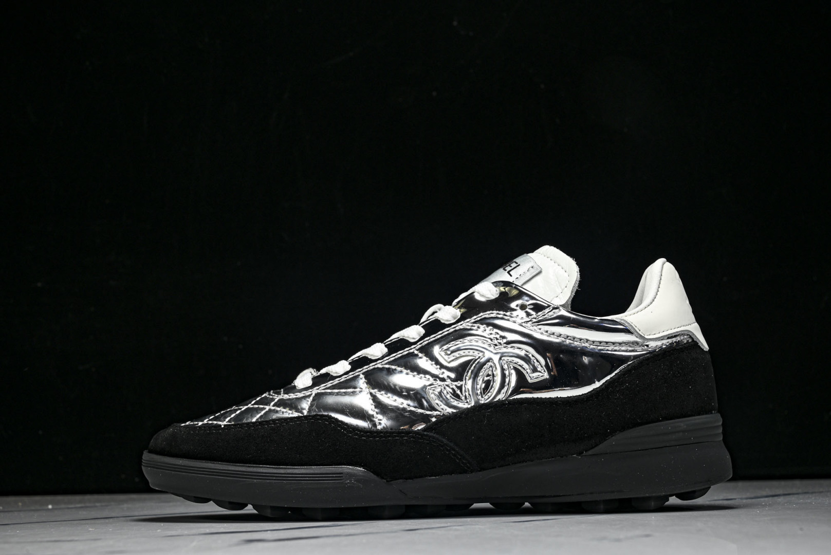 香奈儿 尺码35-40纯原版出品-chanel香奈儿女鞋25n 白银黑边色亮面系带德训运动鞋 YZ024